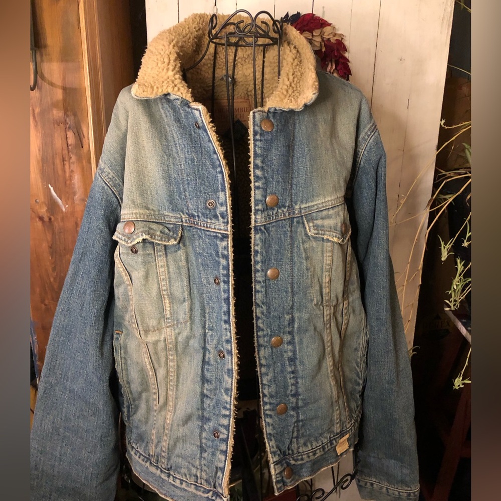 Vintage Abercrombie and Fitch Men’s Sherpa lined jean jacket Medium